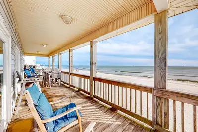 Sea Y’all: une maison populaire en bord de mer avec une terrasse spacieuse et une auberge où les chiens sont les bienvenus