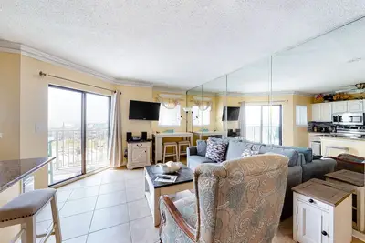 Image de Nouvelle Liste! Condo w / piscines partagées / bain à remous, des courts de tennis et salle de gym sur place