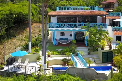 Image de Belle maison de 4 chambres, 6 salles de bain avec une vue imprenable, 25% de réduction sur les tarifs d'été!