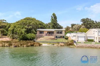 Image de Mandurah surplombant la marina
