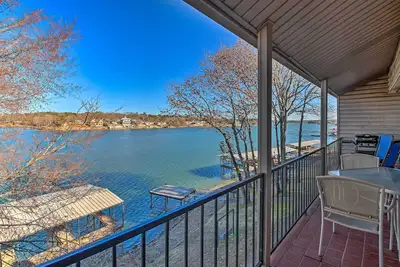 Image de Nouveau! Hot Springs Condo situé sur le lac Hamilton!