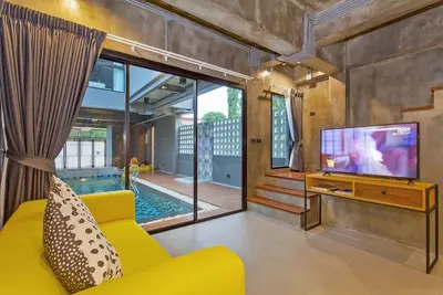 Image de Loft-Villa de 3 étages au design exclusif avec piscine!
