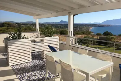 Image de Villa Perla di San Cataldo appartement bleu