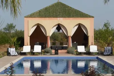 Image de Villa Khina luxe et calme au cœur de la palmeraie avec son somptueux jardin.