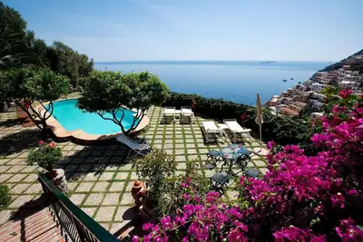 Image de Villa historique avec piscine, vue mer et grandes terrasses Ă Positano.