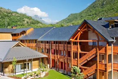 Image de Grand Appartement | Accès sauna + parking + ski!