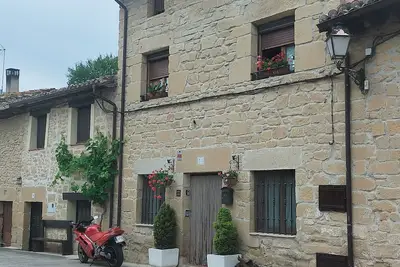 Image de Offre spéciale, maison de famille en pierre et amis avec cave à vin, barbecue et Wifi