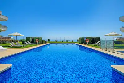 Image de 322 Luxury Apartments-Estepona, 2 chambres d'hôtes, 28c toute l'année 20m piscine chauffée
