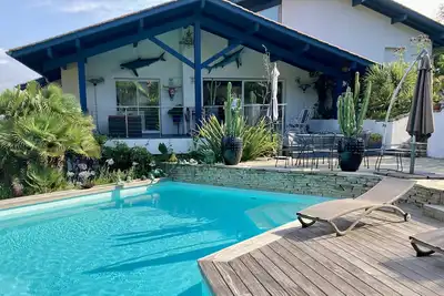 Image de Biarritz en été, villa  golf  de Bassussarry  piscine chauffée