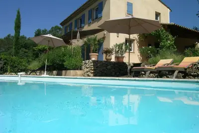 Image de Mas  provençal lumineux à Lorgues dans campagne calme  piscine et grand jardin