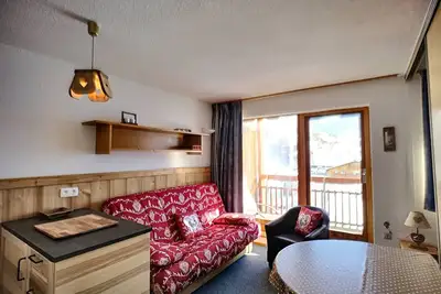 Image de Les Menuires - 2p 4 pers au pied des pistes avec balcon et local Ă skis