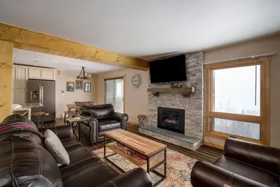 Image de Belle remodeler Steamboat avec les meilleures vues d'été de la vallée de Yampa.