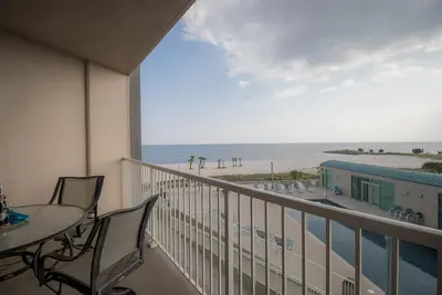 Image de Je vais avoir un côté de la plage avec mon café du matin! Directement sur le sable! ! !