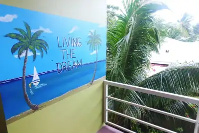 Image de Meilleur emplacement! ! Incroyable 360 ​​vue sur le toit! Suites spacieuses, modernes et propres! ,