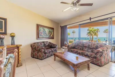 Image de Sw 108 Magnifique unité au rez-de-chaussée du Sonoran avec 2 chambres, 2 salles de bains et front de mer