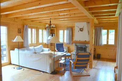 Image de Extérieur : chalet pour 8 personnes, grande terrasse et balcon avec meubles de jardin -Intérieur : 1