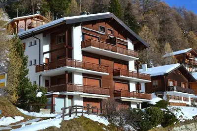 Image de Extérieur : appartement à Chandolin, pour 2-4 personnes, au rez-de-chaussée d'un immeuble, terrasse