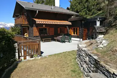Image de Chalet VOLIÈRE Haut -Extérieur : pour 8 personnes, vaste terrasse, jardin, balcon, barbecue, tente s