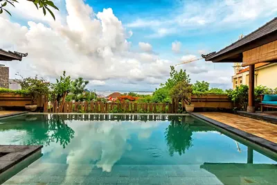 Image de Grande villa avec piscine, située au centre, à proximité des plages de Nusa Dua et Jimbaran