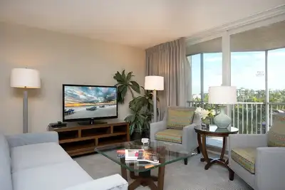 Image de Emplacement incroyable! Suite à la plage avec court de tennis + accès à la piscine
