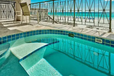 Image de Frangista Finale-Gorgeous Beach Home Front, Nouvellement RÉALISÉ, 2 Piscines! !