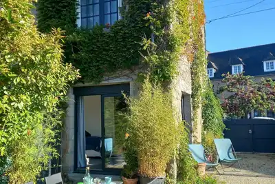 Image de Maison en pierre. 4 ch, 5 lits, 2 sdb. Centre-bourg, plage Ă 150 m. Jardin clos