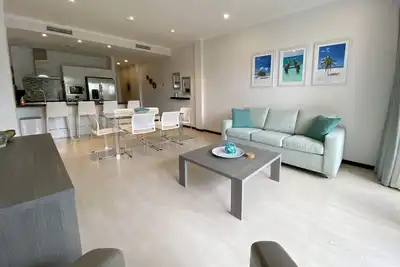 Belle et nouvelle avec une vue magnifique et une chambre confortable pour 6
