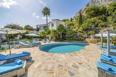 Image de Immense villa idyllique et luxueuse de 7 chambres \/ salles de bain, piscine chauffée et jacuzzi Wifi
