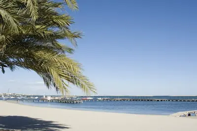 Image de appart centre ville, 2 chambres, 6 pers, climatisé, piscine, a 300m de la plage