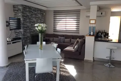 Image de Villa Moderne Avec Piscine Proche De La Plage