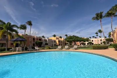 Image de 2br \/ 2ba Villa, Golf, Wifi, Vue sur la piscine et le jardin