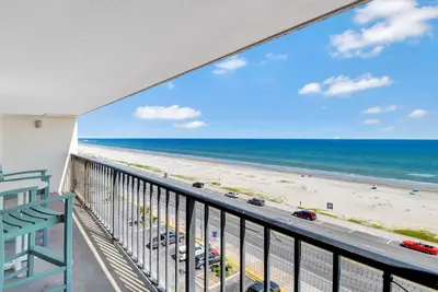Image de Seazatt View Condo - 2/1 Oceanfront sur Seawall Blvd. - En face de Babe's Beach
