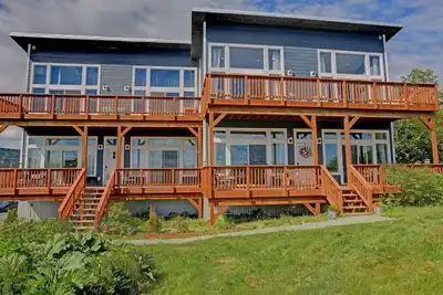 Image de Oceanfront Luxury Apartment Surplombant la baie de Kachemak et Homer Spit!