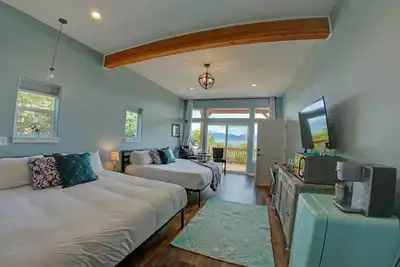 Image de Oceanfront Luxury Suite Surplombant la baie de Kachemak et Homer Spit!