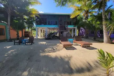 Image de Sun et Sea Beach House niché sur sa propre plage privée sur la mer des Caraïbes!