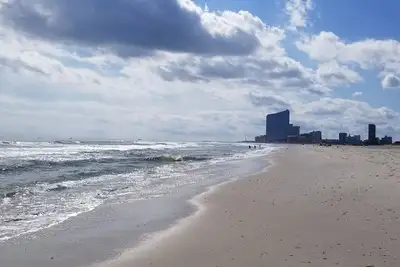 Image de Brigantine Beach le jour et Atlantic City la nuit, le meilleur des deux mondes!