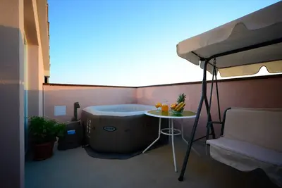 Appartement en pierre rustique d'Istrie - vue sur la mer, bassin profond chauffé sur la terrasse sur le toit