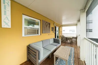 Image de Beachfront 1 Bdrm Avec La Plage Hollywood De Meuble Patio MEUBLÉ!
