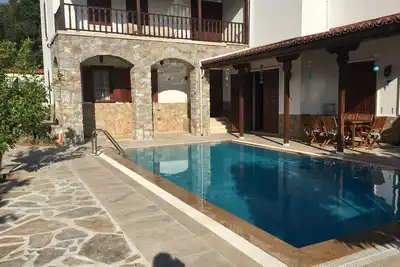 Image de Villa Premier avec piscine et vue panoramique sur la nature, vacances d'été de luxe