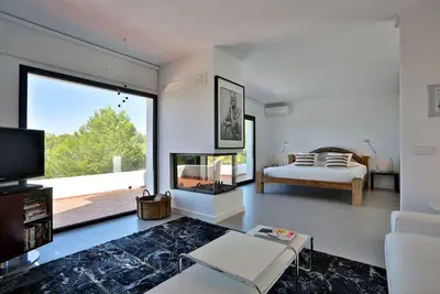 Image de Villa Joya, avec piscine et vue mer. 4 chambres peuvent accueillir jusqu'Ă 8 personnes