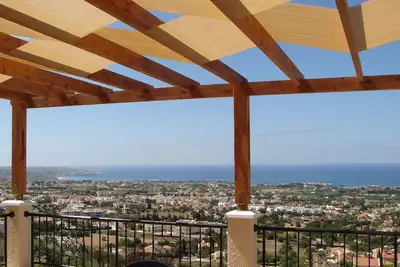 Image de Très grande villa privée de luxe de 3\/4 chambres avec vue imprenable sur la mer
