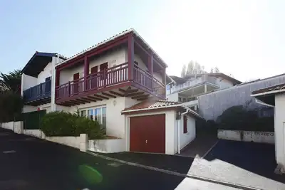 Image de maison duplex avec piscine