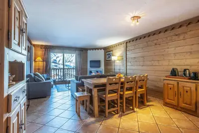 Image de Appartement cosy avec piscines et spa, pied de pistes, 8 pers, cheminée, parking, animaux admis