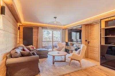Image de Chalet rénové avec spa, piscine et parking, pied des pistes
