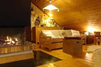 Image de villard 6 pers, haut de chalet avec cheminée, deco montagne, expo s