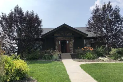 Image de Belle maison située en ville.