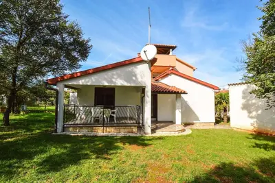 Image de Bungalow avec terrasse et air conditionné