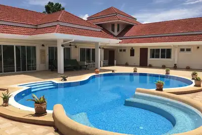 Image de Belle maison de 5 chambres dans un village sécurisé de Pattaya, + piscine privée