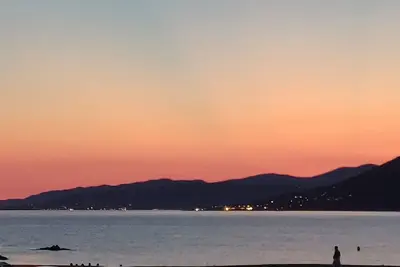 Image de Appartement tout confort, face Ă la mer, Ă quelques pas du centre ville!