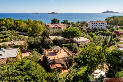 Image de Villa de 130 m². 100 mètres de la mer avec jardin